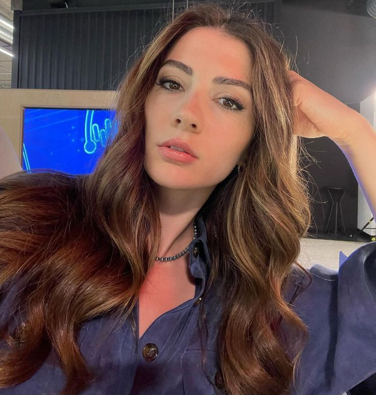 Ünlü oyuncu Burcu Özberk'in acı günü! Ailesinden o ismin kaybıyla sarsıldı - Resim: 4