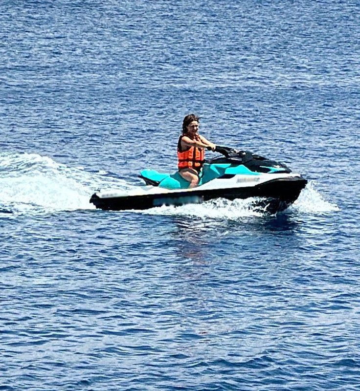 Ece Mumay'dan cesur tatil paylaşımı! Bikinisiyle plajda pozlar verdi - Resim: 2