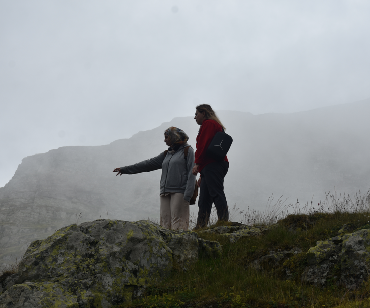 Gümüşhane’de doğa tutkunları 10 kilometrelik yürüyüşle Çakırgöl’e vardı - Resim: 6