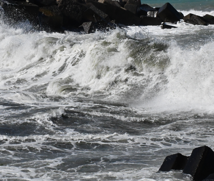 Düzce'de dalgalar 3 metreye ulaştı, denize girişler olumsuz hava koşulları nedeniyle yasaklandı - Resim: 3