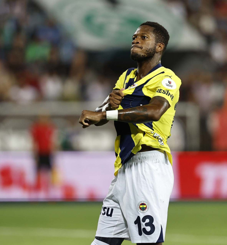 Fenerbahçelileri üzecek transfer gelişmesi! 12 milyon euroluk yıldız için gemileri yaktılar! Dev kulüp transfer için her şeyi yapacak - Resim: 4