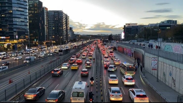 Yola çıkacaklar dikkat! İstanbul'da bugün bu yollar kapatılacak: İşte o yollar ve alternatif güzergahlar - Resim: 1
