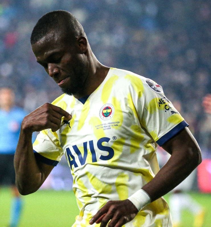 Teklif ortaya çıktı! Fenerbahçe'den Enner Valencia'ya: 'Gitme,kal' - Resim: 1