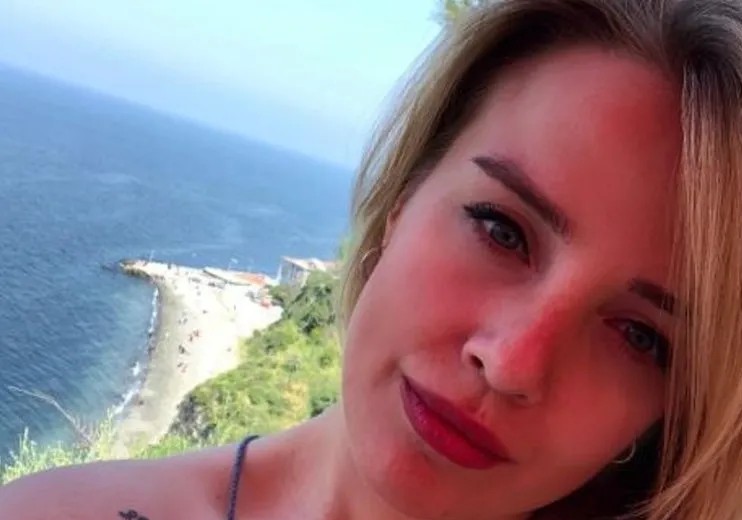 Ünlü yazarın estetik merkezinde yaşadıkları şoke etti! Neredeyse kolunu kaybedecekti! - Resim : 1