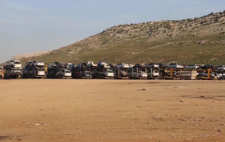 Sınırda binlerce ikinci el araç bekliyor! Hepsinin güzergahı Suriye! - Resim : 3