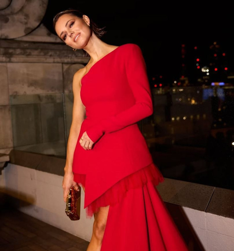 Annesini kanserden kaybetmişti! Ünlü oyuncu iki memesini de birden aldırdı - Resim: 2