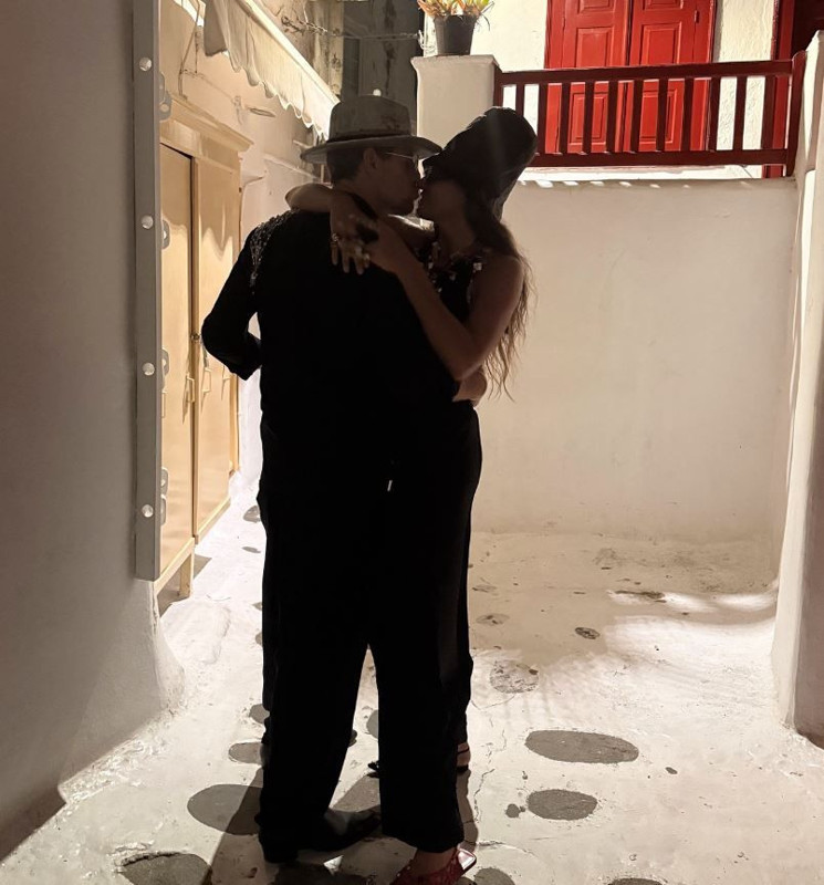 Eda Taşpınar'dan cesur tatil pozları! Bikinisiyle kayalıklara sere serpe uzandı, o hali sosyal medyayı salladı - Resim: 2