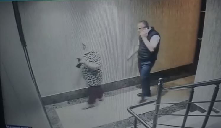Polis sandı, her şeyini verdi! Yaşlı kadın hayatının şokunu yaşadı! 38 burma bilezik, 12 altın zincir, 30 bin Euro... - Resim : 1