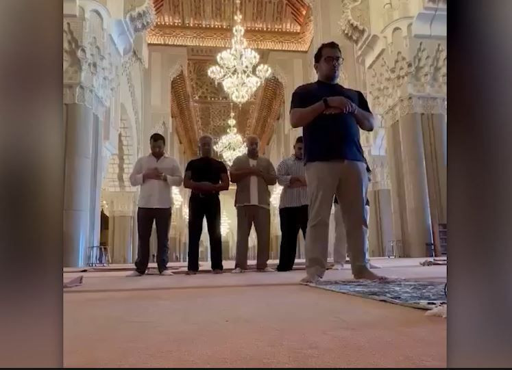 'Breaking Bad'in yıldız ismi Müslüman oldu! Camide namaz kıldı, kelime-i şahadet getirdi - Resim: 3