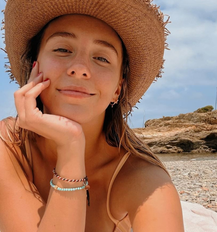 Mert Yazıcıoğlu ile Zeynep Artukmaç tatilde aşka geldi! Romantik kareleri sosyal medyayı salladı - Resim: 2