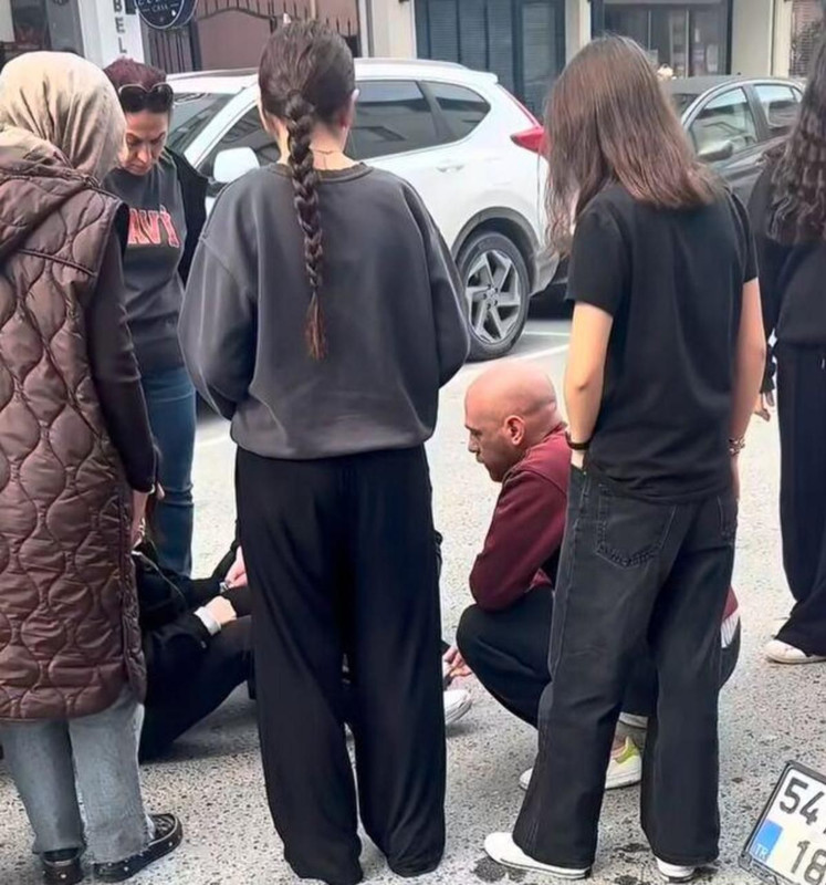 Ünlü oyuncu trafik kazasına karıştı! Yaralının yardımına koştu - Resim: 4