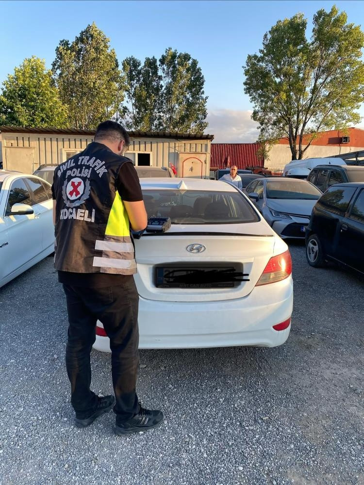 Kocaeli'de korsan taksi sürücüsü ve yolcuya ceza - Resim : 1