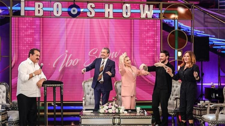 İbo Show'a katılan İrem Derici'nin pembe kombini sosyal medyanın diline düştü! - Resim : 2