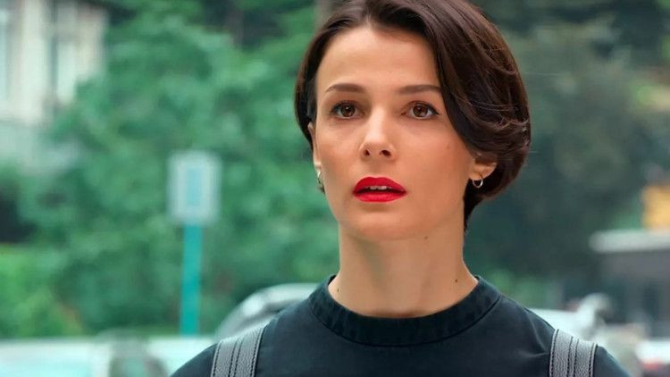 Büşra Develi Mısır'da cesur elbisesiyle boy gösterdi - Resim: 2