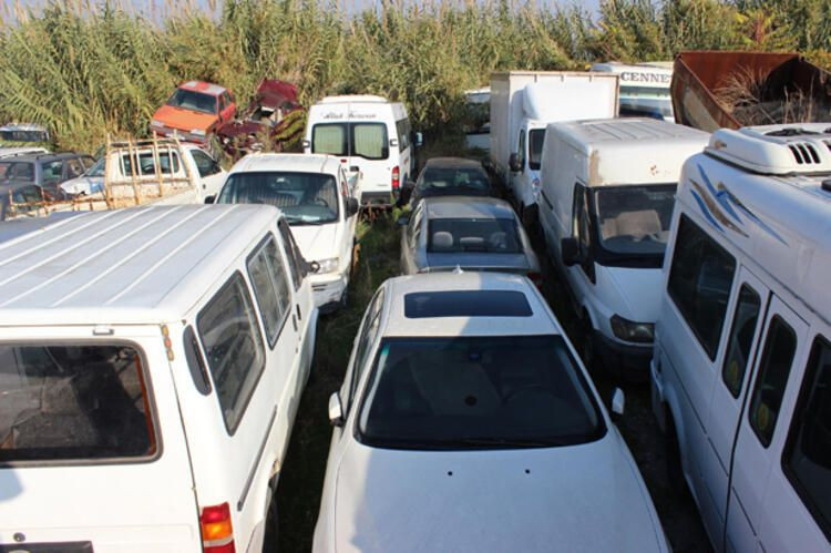 Milyonlarca liralık kayıp! Yüzlerce araç çürüyor - Resim: 3