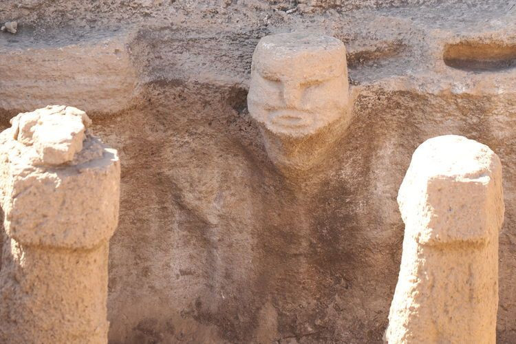 Şanlıurfa'da 10 ayrı yerde yapılan kazılarda toprakta bir anda belirdi. Bakan Ersoy bölgeyi arayarak iyi korunmasını istedi - Resim: 13