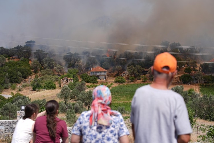 Ciğerlerimizi yakan yangınlarda son durum! Birçok noktada alevlerle mücadele ediliyor - Resim : 6
