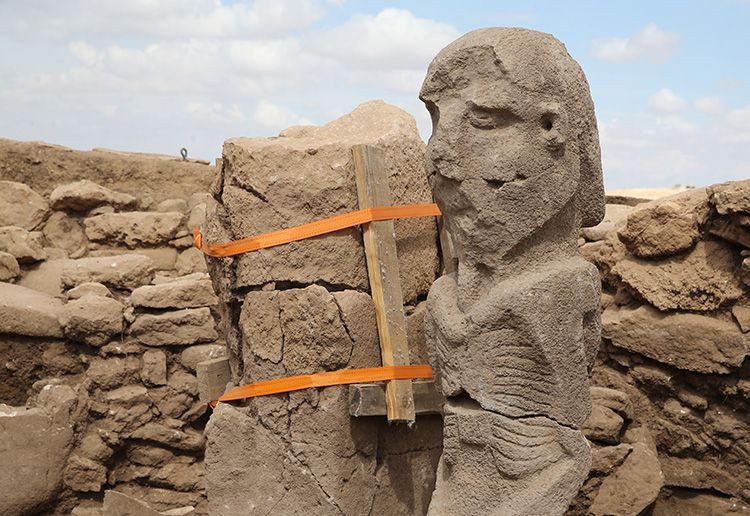 Şanlıurfa'da 10 ayrı yerde yapılan kazılarda toprakta bir anda belirdi. Bakan Ersoy bölgeyi arayarak iyi korunmasını istedi - Resim: 10