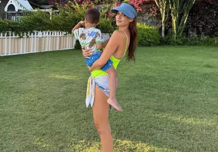 Fahriye Evcen tatilde! Mayolu paylaşımına beğeni yağdı - Resim: 4