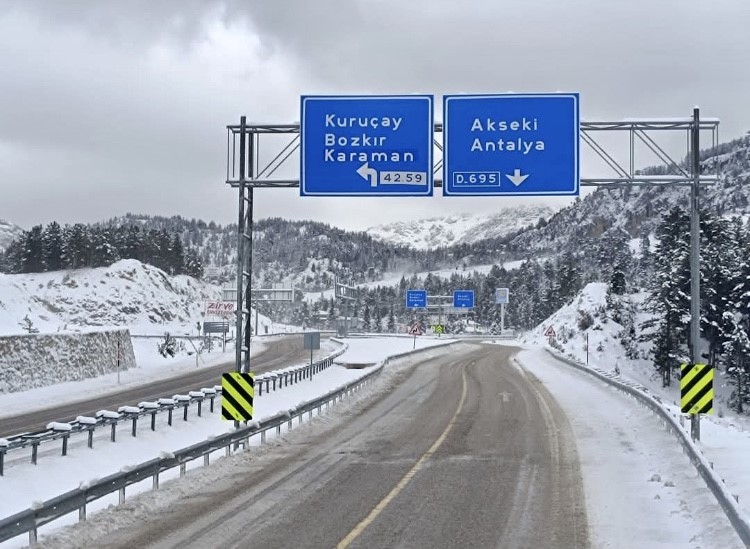 Antalya - Konya Karayolunda kar yağışı etkili oluyor! - Resim : 1