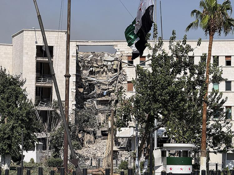 İsrail Suriye'ye saldırdı, Şam'a bombalar yağdırdı! Bölgede neler oluyor? Suriye Devlet Ajansı son dakika paylaştı: "Ateşkes sağlandı" - Resim : 3