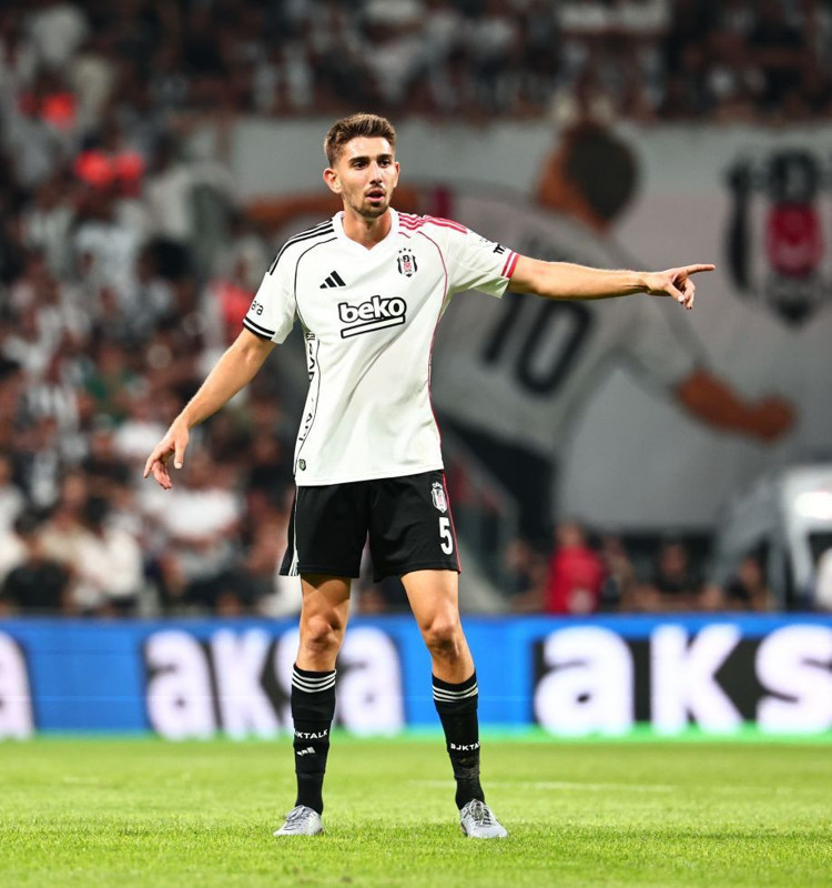 Serdal Adalı açıkladı! Transfer teklifi geldi! Yıldız futbolcu Beşiktaş’tan gidiyor! - Resim: 5