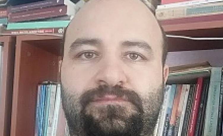 Onsekiz Mart Üniversitesi'nde taciz iddiası! "Çimlere uzanıp günah işleyelim" diyen akademisyen göreve iade edildi - Resim : 3