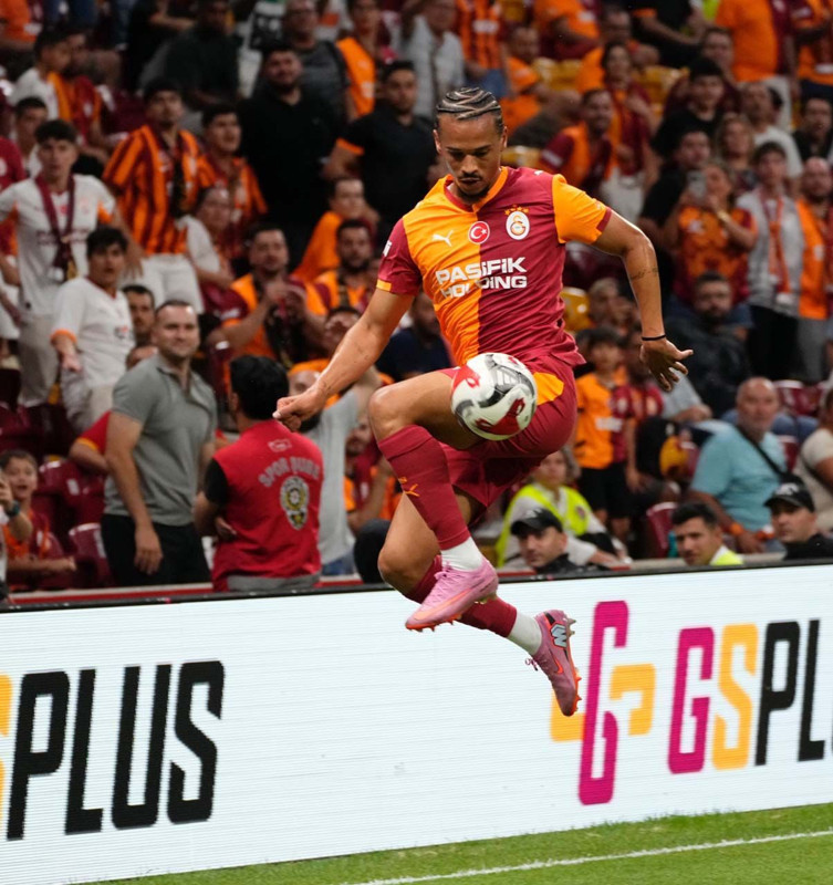 Galatasaray’da ayrılık çanları çalıyor! Yıldız futbolcudan yönetime şok talep: “Bonservisimi verin gideyim” - Resim: 8