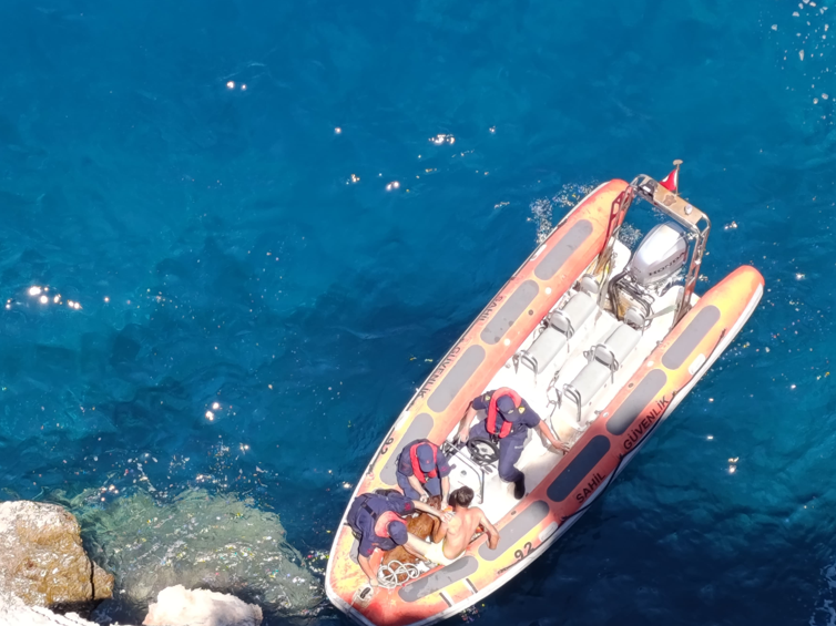 Alanya'da dağlık arazide duran keçiyi 3 gün önce görmüşlerdi. 3 gün sonra bölgeye giden vatandaşlar resmen korkunç detayı fark etti - Resim: 2