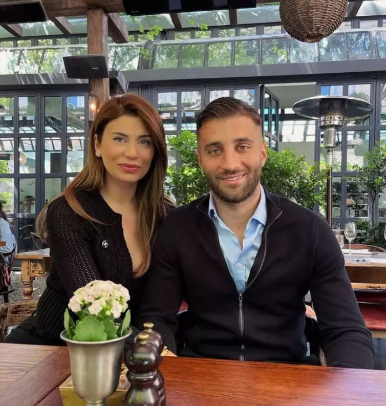 Ebru Şancı'nın göğüs dekoltesi kocasını rahatsız etti! Alpaslan Öztürk'ten uyarı geldi - Resim: 1