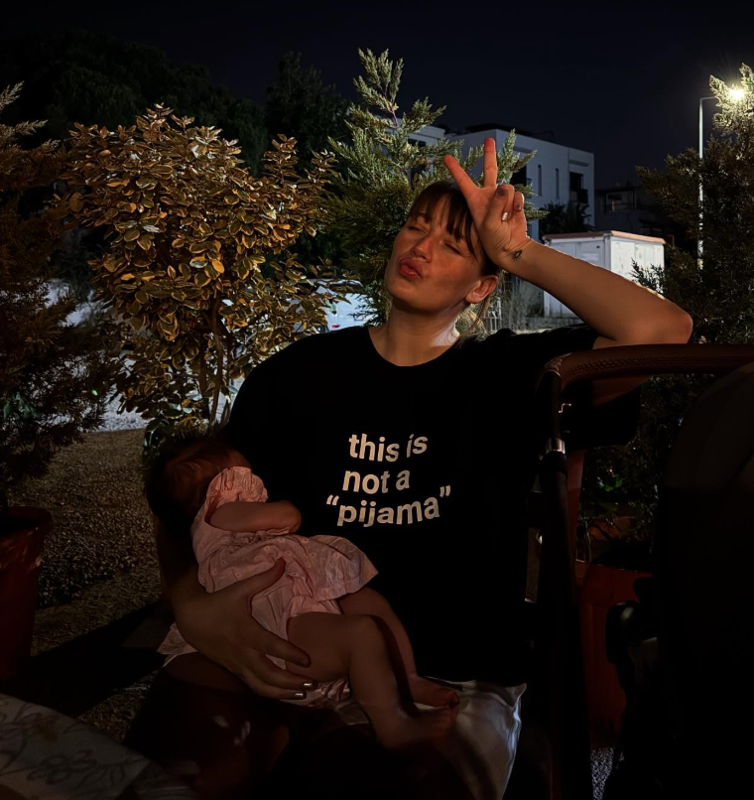 Ünlü oyuncu Gizem Karaca kızını paylaşmaya doyamadı! Leyla Yaz’ın son yaz karesi sosyal medyada - Resim: 3