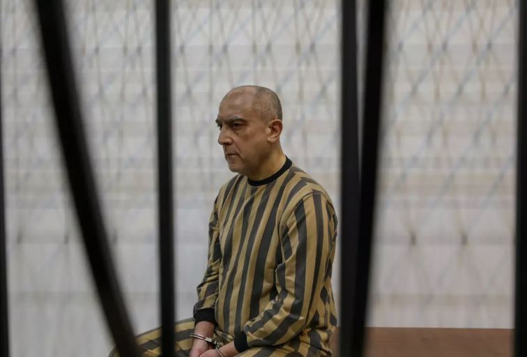 Televizyonlar canlı yayınladı! Suriye'de hesap vakti geldi! İşkenceci kuzen mahkemede kafese kondu - Resim : 3