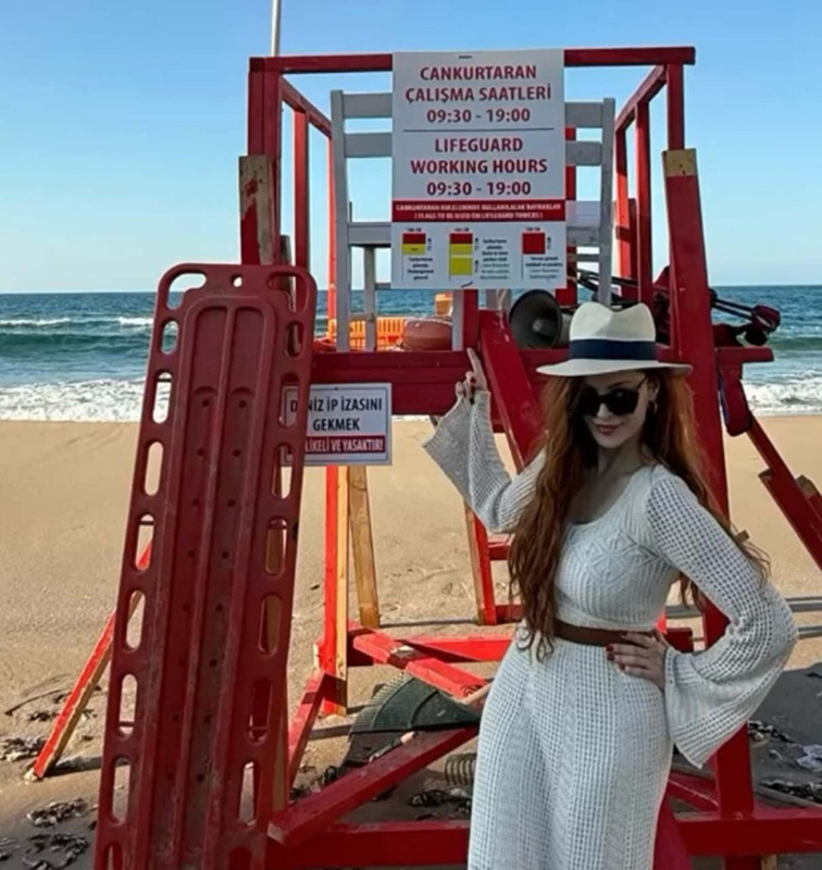 Fit haliyle gündem oldu! Mine Tugay’ın yeni pozlarına beğeni yağdı - Resim: 4