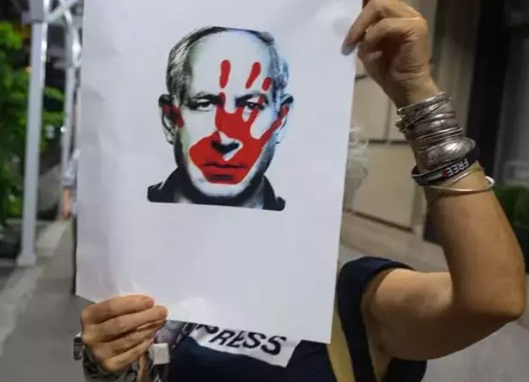 Katil Netanyahu BM'de kürsüye çıktı! Birçok ülkenin delegesi salonu terk etti! - Resim : 10