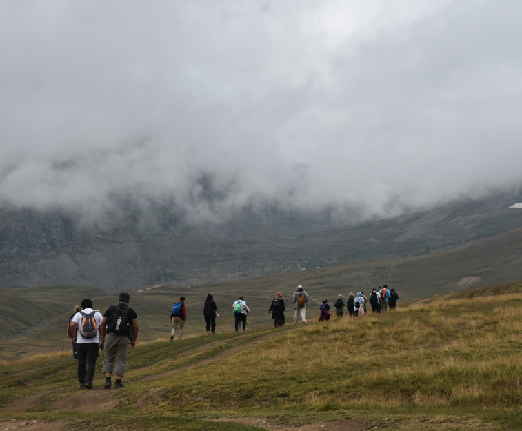 Gümüşhane’de doğa tutkunları 10 kilometrelik yürüyüşle Çakırgöl’e vardı - Resim: 2
