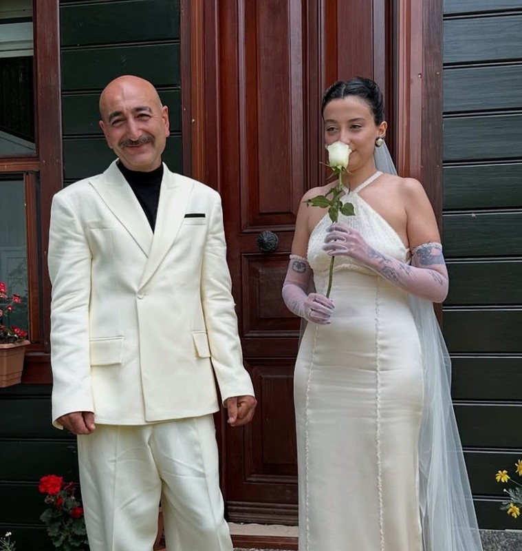 Aralarındaki yaş farkı gündem olmuştu! Melike Şahin'den romantik kutlama geldi - Resim: 2