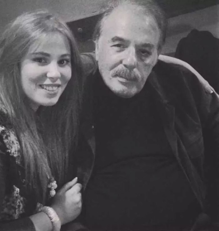 Arabeskin efsane ismi Ferdi Tayfur'un kızı Tuğçe Tayfur'dan yürek sızlatan paylaşım! Ümitsiz bir bekleyiş bu" - Resim: 2