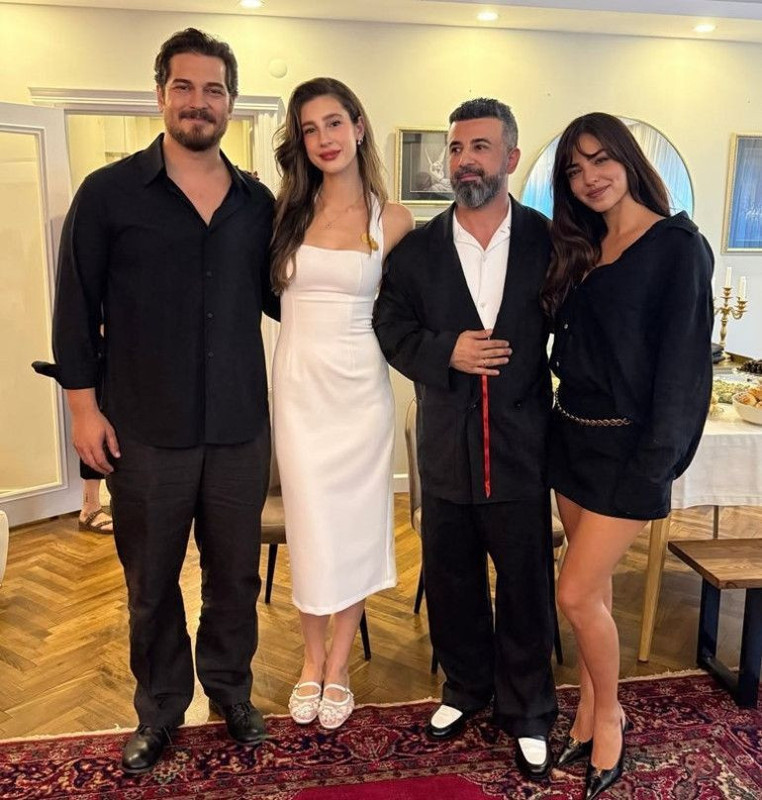 Nişan yüzüklerini Çağatay Ulusoy takmıştı! Paris'te evlendiler - Resim: 6