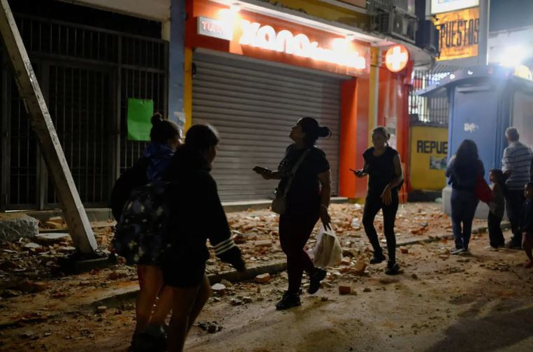 Dünyada peş peşe şiddetli depremler! Venezuela 7.5 ve 7.2, Japonya 6.9 ile sallandı! Tsunami uyarısı yapıldı! - Resim : 4