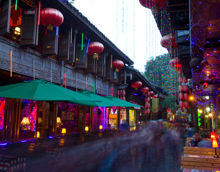 Çin’in Chengdu kentindeki Jinli Antik Caddesi büyülüyor! Binlerce yıllık sokakta tarih, lezzet ve kültür bir arada - Resim: 2