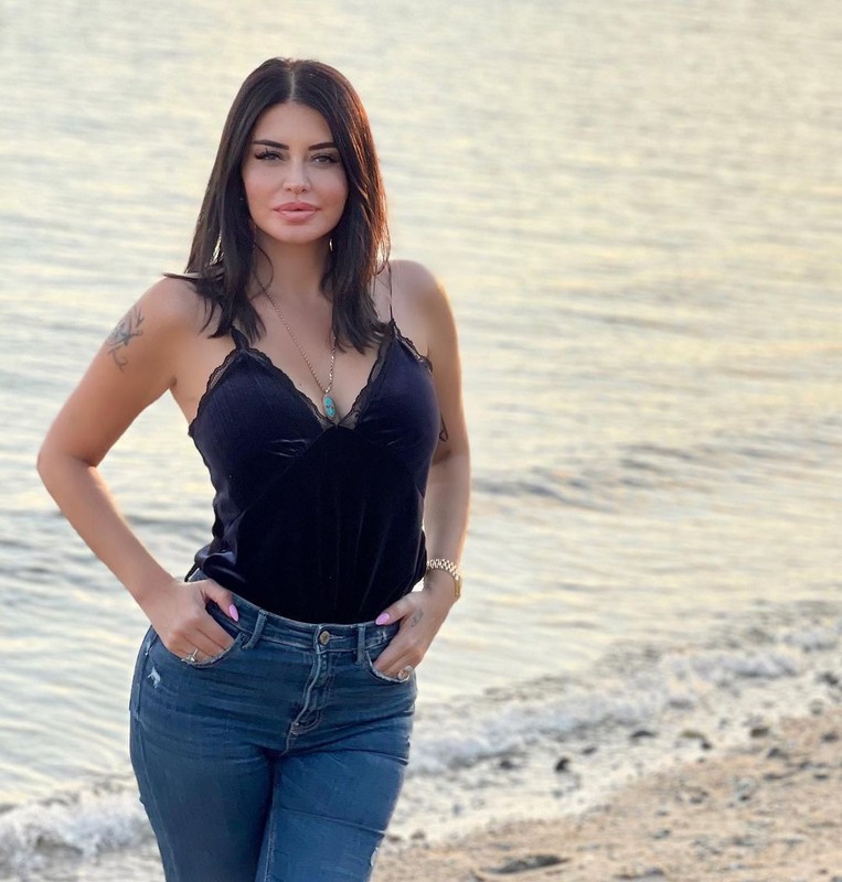 Ebru Polat'ın dekoltesi Instagram'ı salladı, o fotoğraflar olay oldu! - Resim: 39