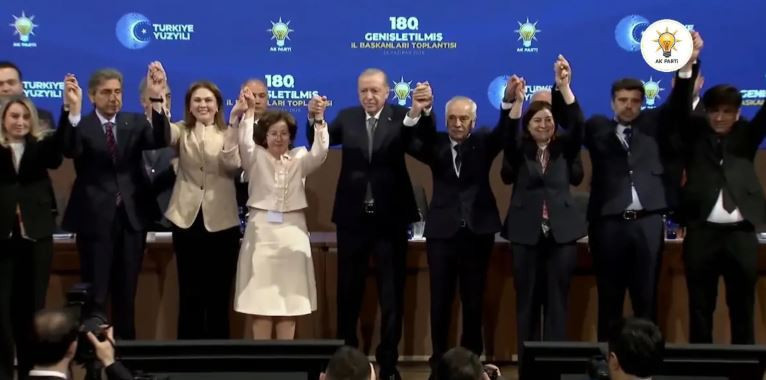 Cumhurbaşkanı Erdoğan: Siyaset tepeden bakma yeri değildir - Resim : 3