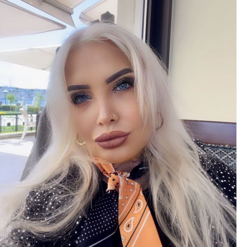 Sevim Emre photoshop'un dozunu yine kaçırdı! Bikinili pozuyla olay yarattı - Resim: 3