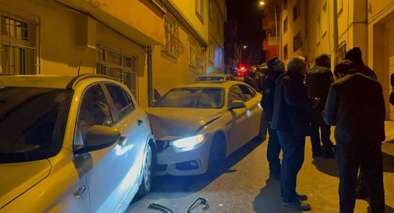 Bursa'da alkollü sürücü arabalara çarptı, gözaltına alınırken polislere askerlik anılarını anlattı - Resim : 3