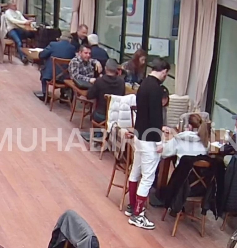 Eski sevgilisi Berk Çetin tutuklanmıştı! Darp edilen Danla Bilic'in yeni görüntüleri ortaya çıktı! Başından aşağı içecek dökmüş - Resim: 5