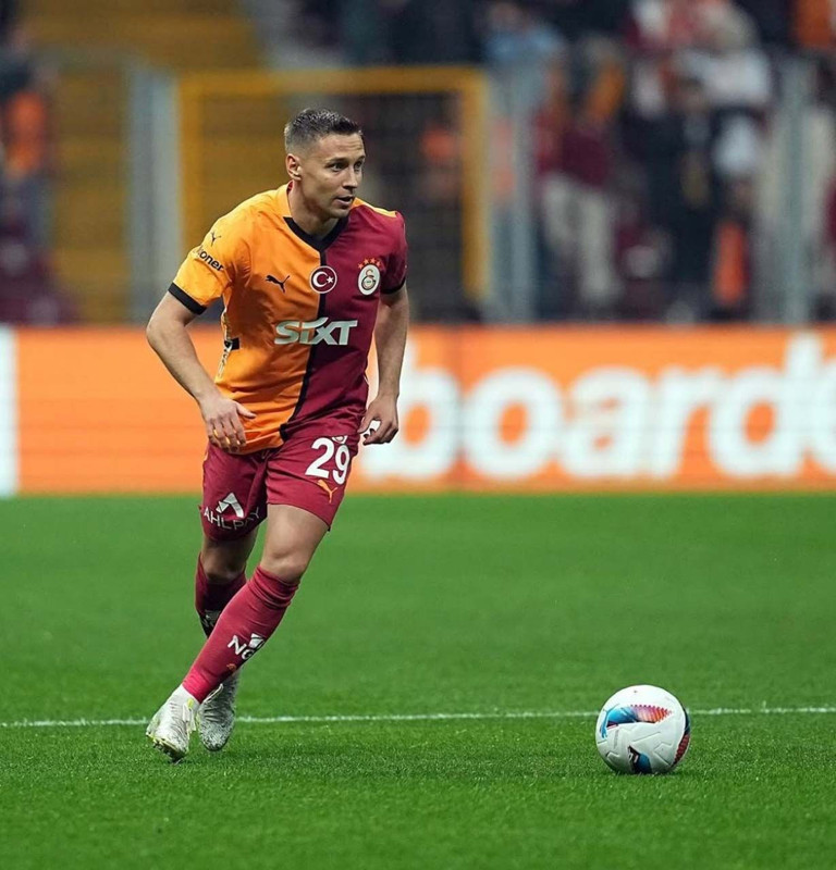 Performansıyla herkesi şoke etmişti! Galatasaray’da taşlar yerinden oynadı! Okan Buruk 8 milyon euroluk yıldıza kesik atacak - Resim: 4