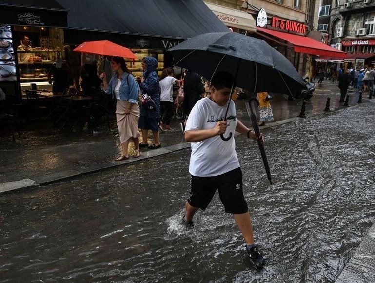 Meteorolojiden üst üste uyarı geldi! İstanbul dahil birçok ilde kuvvetli yağış! - Resim : 1