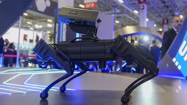 Bir bakışla yönleniyor, bir saniyede yok ediyor! Savunma sanayiinde Türk fırtınası: Helikopterden uyduya, robotlardan füzeye Milli Hamle - Resim : 3