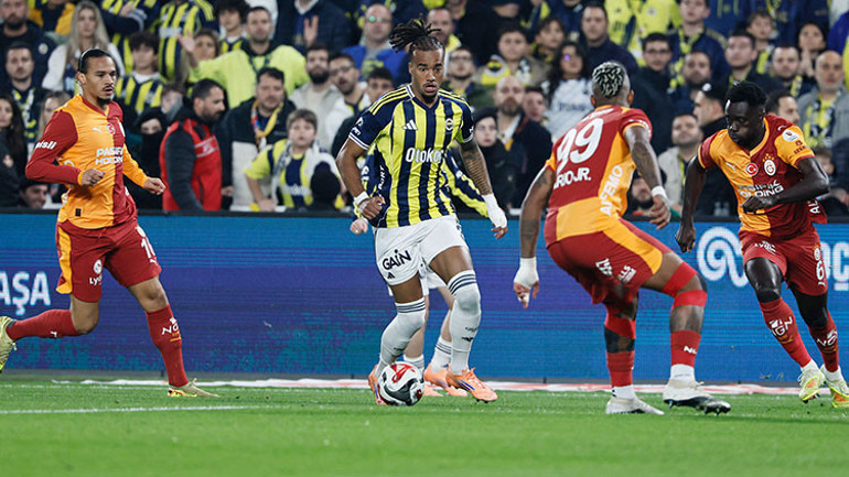 39 maçlık yenilmezlik, 14 gollük seri! Dev derbide büyük hesaplaşma! İşte Galatasaray-Fenerbahçe derbisinin muhtemel ilk 11'leri - Resim : 1