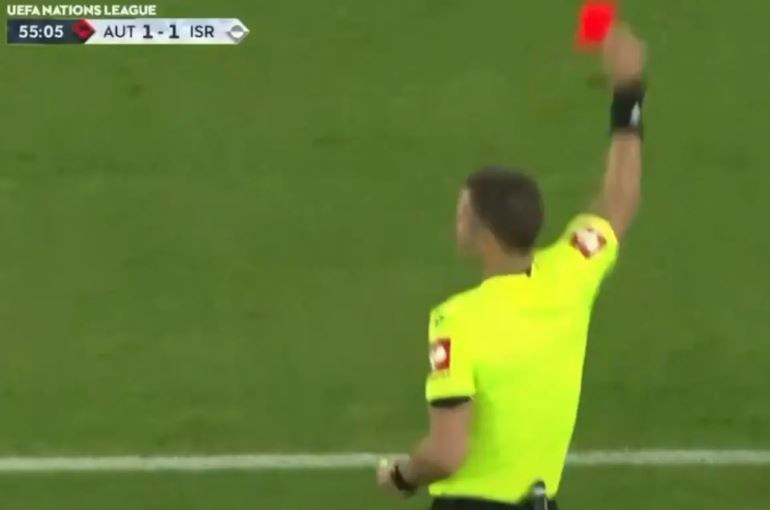 Vahşetleri sahaya da yansıdı! İsrailli futbolcudan skandal gol sevinci! Korner direğini silah yapıp sahayı taradı - Resim : 2